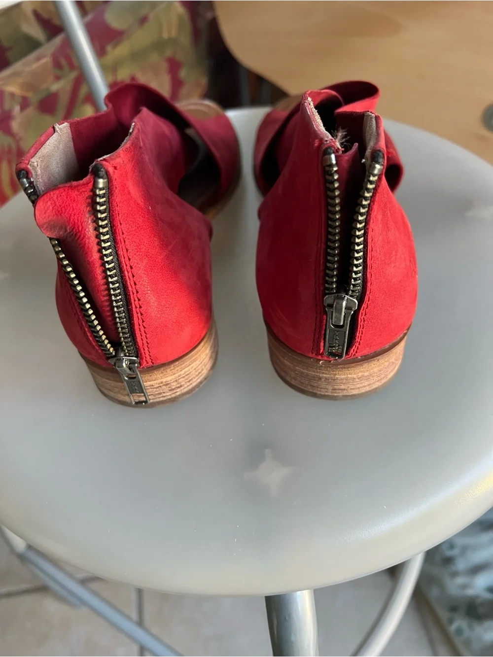 Red Roan Open-Toe Women’s Sandals - Elegant Twist Design size 7.5